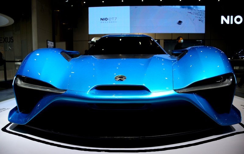 【原创】郑州国际车站---大红旗真香+人像篇（D7000+18-140、50 1.8D）