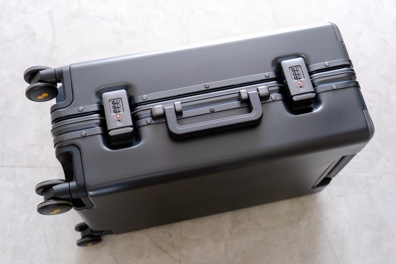 地平线8号行李箱评测：高端大气上档次，商务出行好搭档