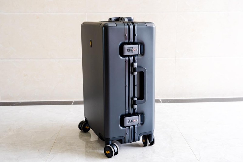 地平线8号行李箱评测：高端大气上档次，商务出行好搭档