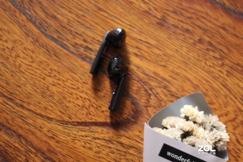 将美好的声音传递给大众 来自omthing AirFree Pods