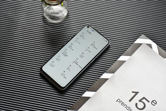 真我V5 5G全方位体验，从根源上弥补年轻一代的潮玩短板