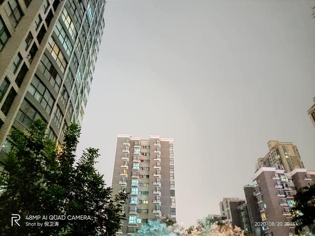 真我V5 5G全方位体验，从根源上弥补年轻一代的潮玩短板