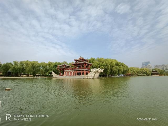 真我V5 5G全方位体验，从根源上弥补年轻一代的潮玩短板