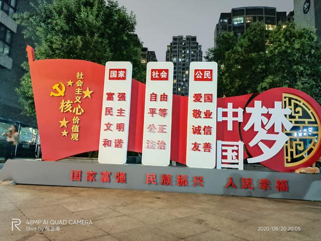 真我V5 5G全方位体验，从根源上弥补年轻一代的潮玩短板