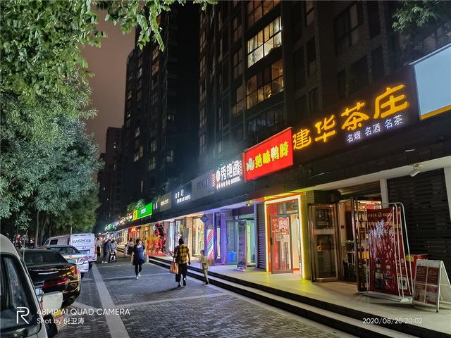 真我V5 5G全方位体验，从根源上弥补年轻一代的潮玩短板