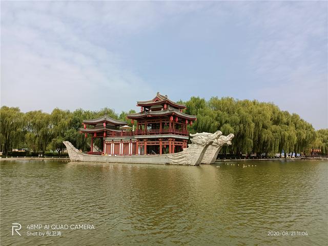 真我V5 5G全方位体验，从根源上弥补年轻一代的潮玩短板