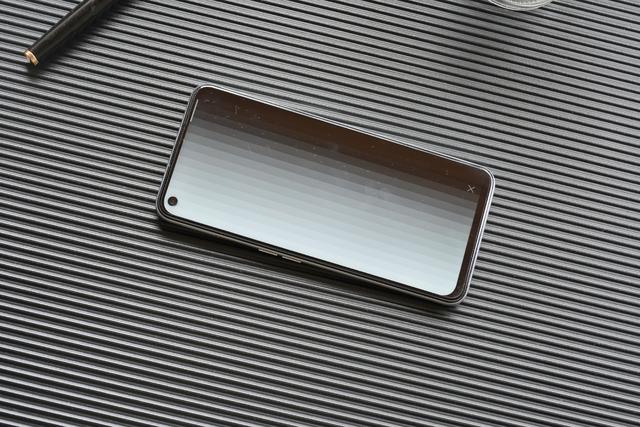 真我V5 5G全方位体验，从根源上弥补年轻一代的潮玩短板