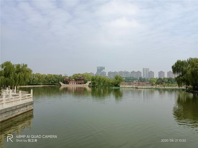 真我V5 5G全方位体验，从根源上弥补年轻一代的潮玩短板