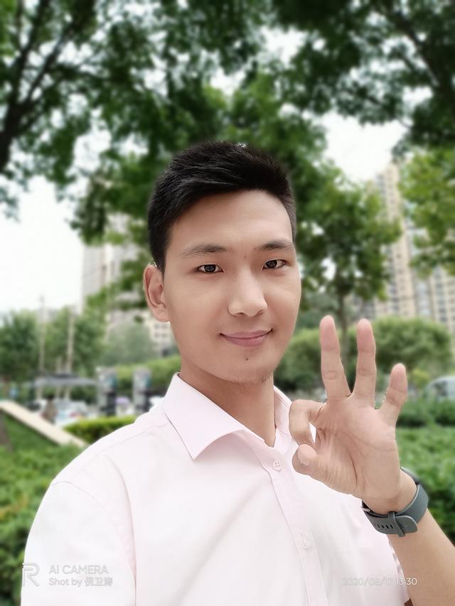 真我V5 5G全方位体验，从根源上弥补年轻一代的潮玩短板