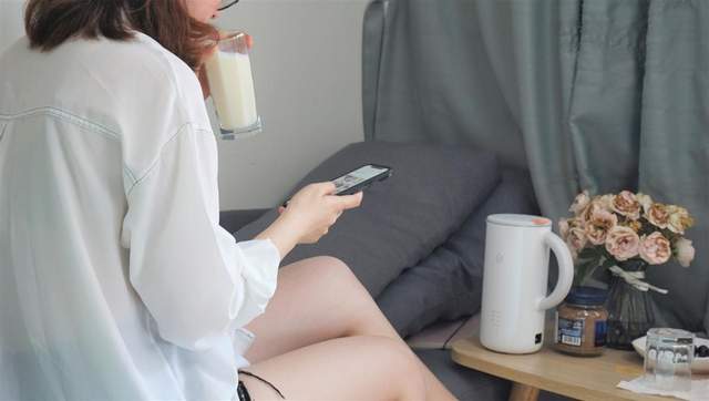 豆浆果汁在家喝！天猫精灵妙物格丽思豆浆机评测：一机多用很实在