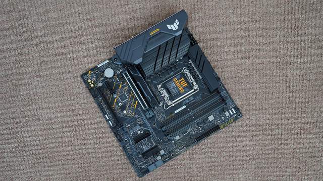 非折腾党的好选择之一，华硕B660M重炮手WIFI D4评测及装机体验