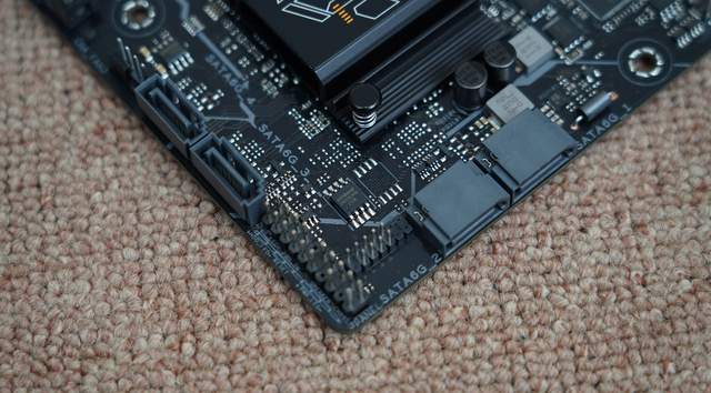 非折腾党的好选择之一，华硕B660M重炮手WIFI D4评测及装机体验