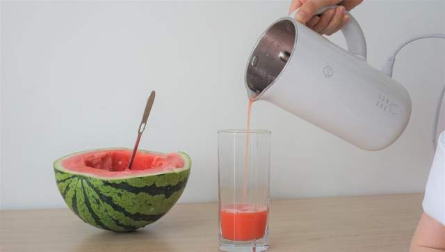 豆浆果汁在家喝！天猫精灵妙物格丽思豆浆机评测：一机多用很实在