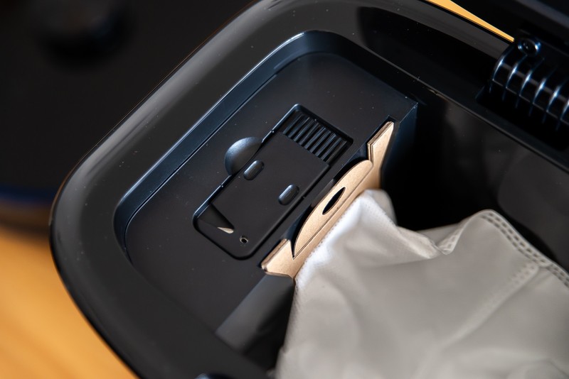 云米又出爆款：会自动倒垃圾的扫地机，清洁阿姨摇头苦叹