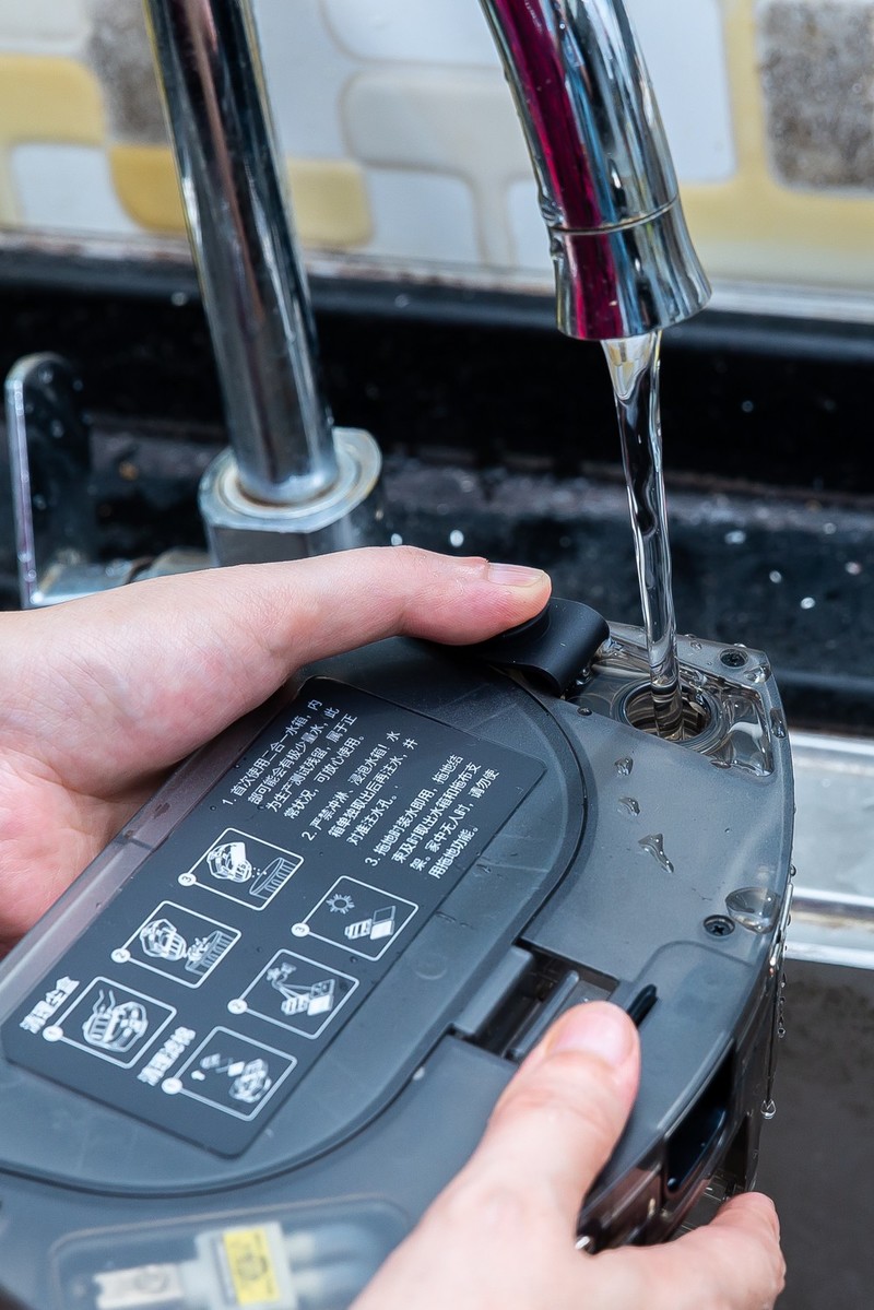 云米又出爆款：会自动倒垃圾的扫地机，清洁阿姨摇头苦叹