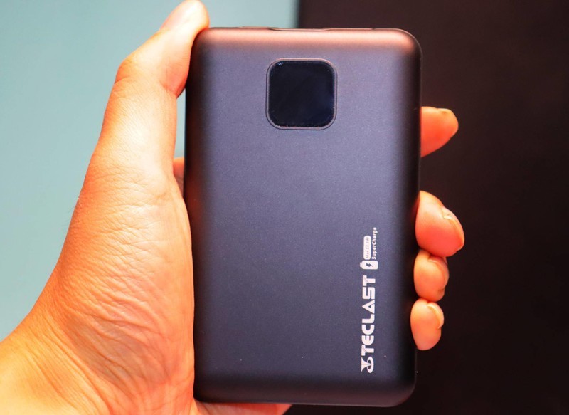 台电X10 Pro移动电源上手体验：薄出想象，更快闪充