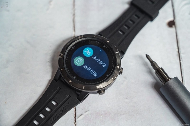 新手也能用的专业运动手表，还支持轨迹记录，咕咚X3-RE体验