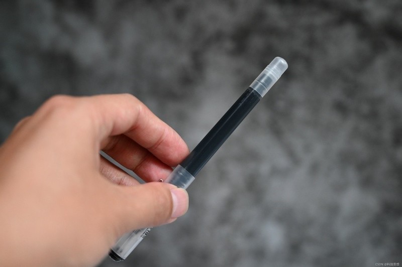 大墨量的走珠笔，从早写到晚也绰绰有余