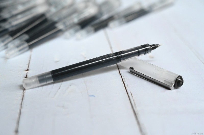 大墨量的走珠笔，从早写到晚也绰绰有余