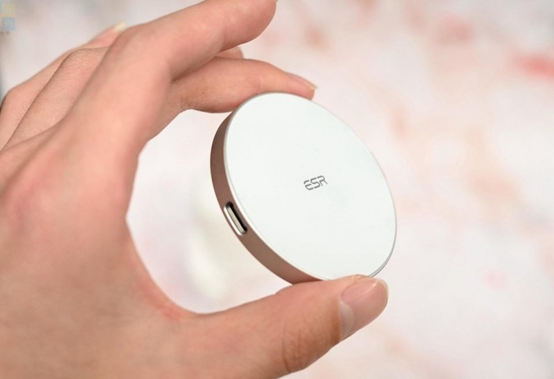 更轻快的充电体验，苹果安卓都能用，亿色20W充电器上手