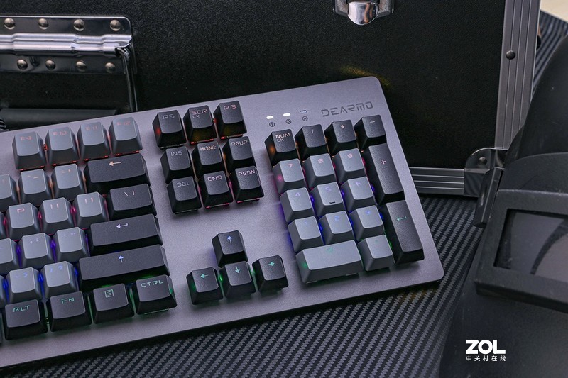 全键可编程、拼色键盘、七彩背光，这样的百元级机械键盘你爱吗？