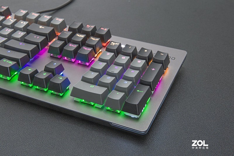 全键可编程、拼色键盘、七彩背光，这样的百元级机械键盘你爱吗？