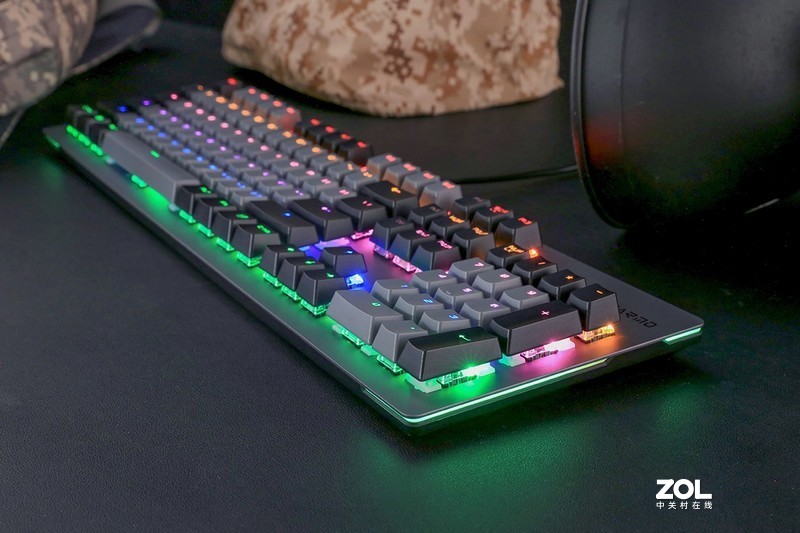 全键可编程、拼色键盘、七彩背光，这样的百元级机械键盘你爱吗？