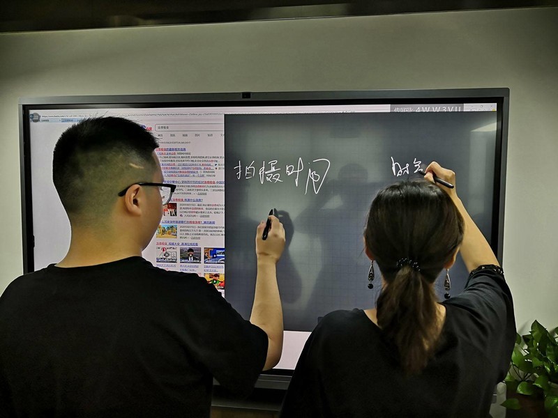 提词器 背景板 演示大屏 看MAXHUB V5如何在MCN公司显身手