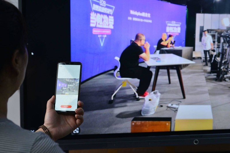 提词器 背景板 演示大屏 看MAXHUB V5如何在MCN公司显身手