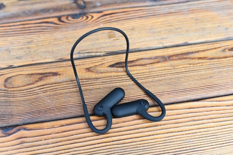 更适合户外运动的蓝牙耳机，Dacom AirWings MP3上手