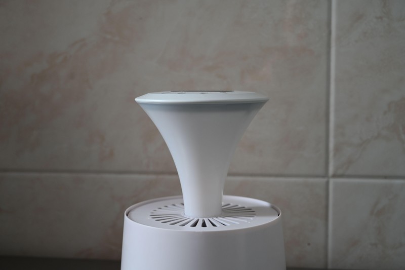 即可空气净化又可做台灯使用，一机多用我选康佳智能空气净化灯