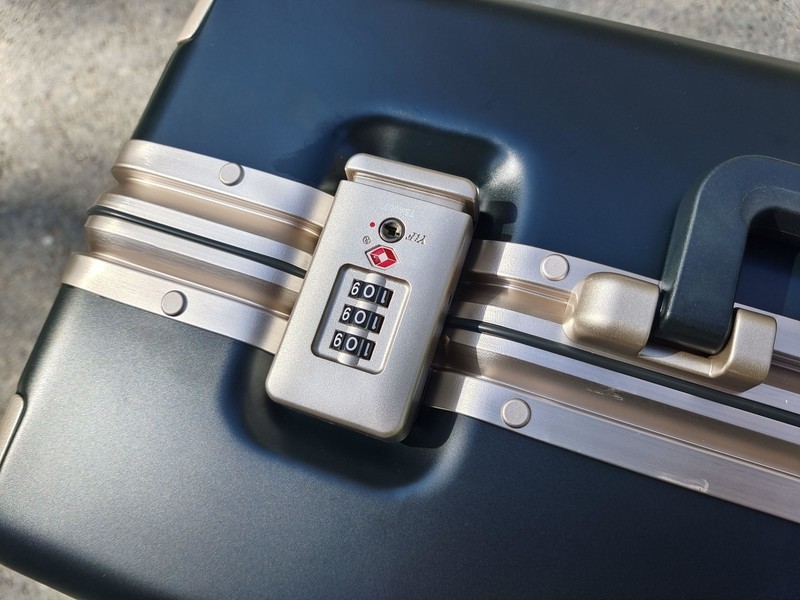 出行必备，小身材大肚量，地平线8号行李箱评测