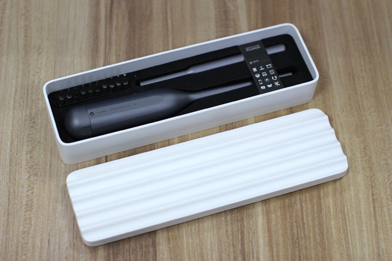 居家小能手，19个批头一劳永逸：WOWSTICK 手动螺丝刀