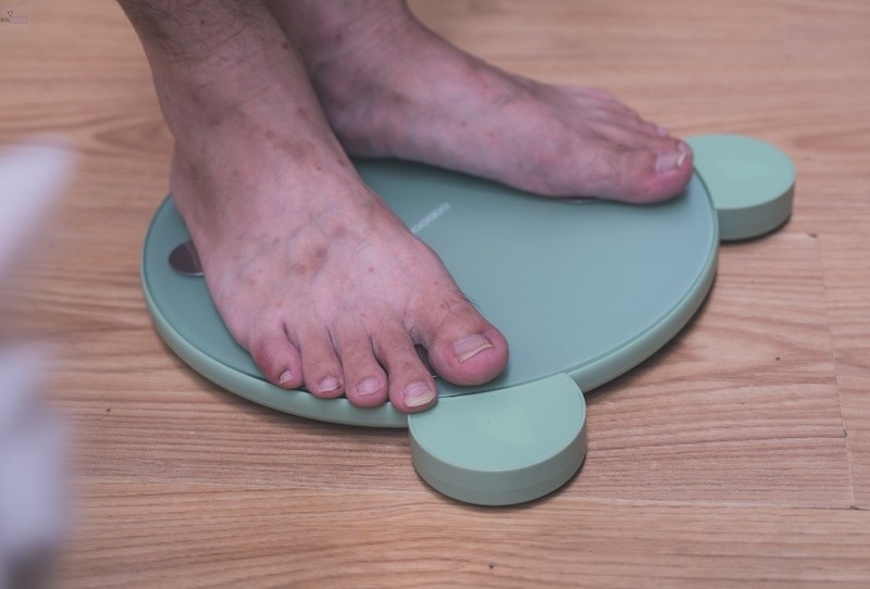 时尚好玩的体脂秤，为每天锻炼添乐趣，咕咚小魔瘦体验