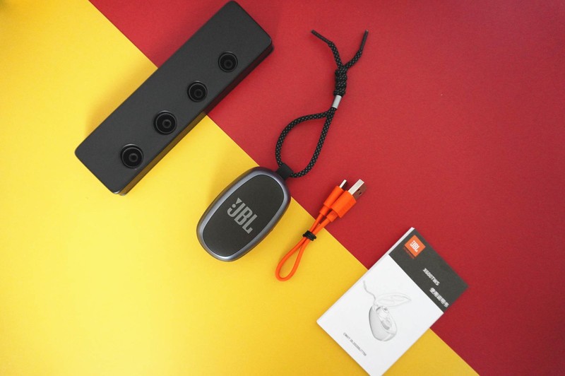 拧螺丝般的抓力，让运动更带感，JBL X600TWS体验