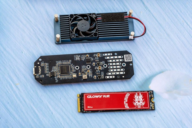 ORCIO NVME硬盘盒搭配扩展卡评测：提速至20Gbps