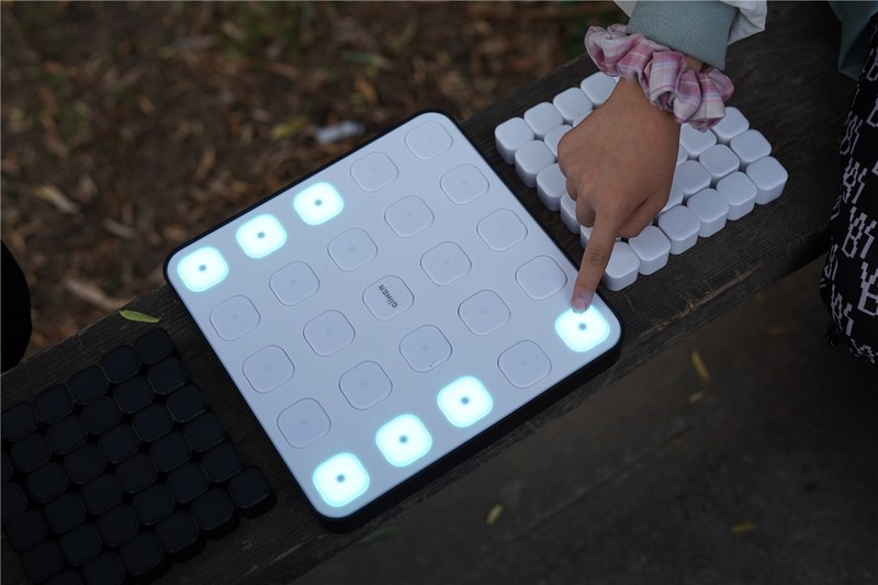 计客智能空间四子棋多维度的互动对战乐趣多多