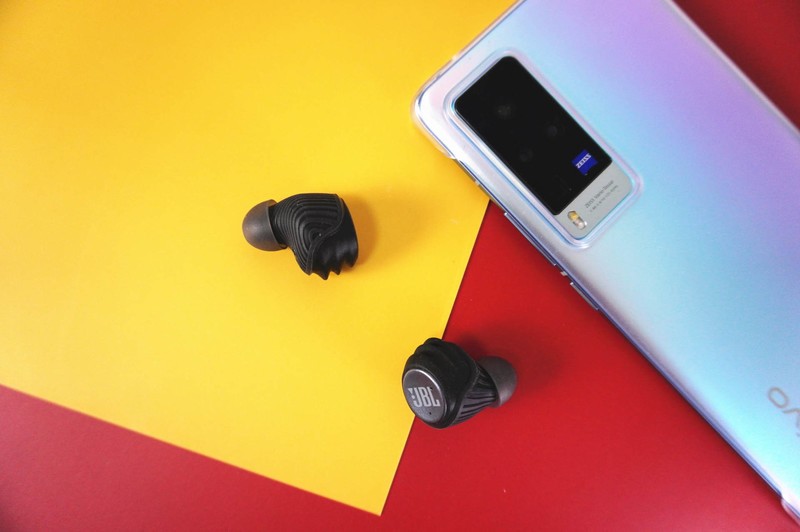 拧螺丝般的抓力，让运动更带感，JBL X600TWS体验