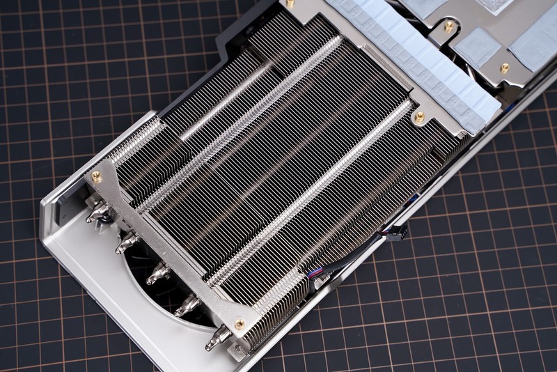 非公版更强 讯景XFX RX6800 XT海外版显卡评测