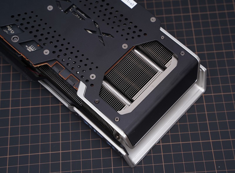 非公版更强 讯景XFX RX6800 XT海外版显卡评测