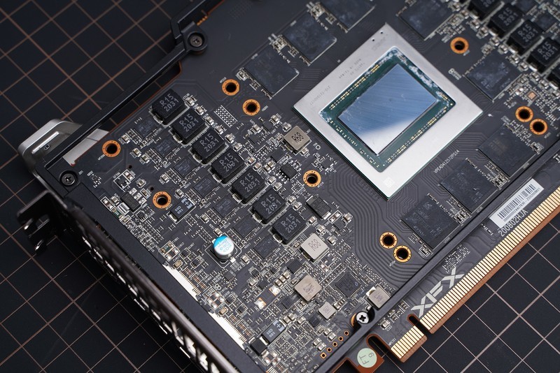 非公版更强 讯景XFX RX6800 XT海外版显卡评测