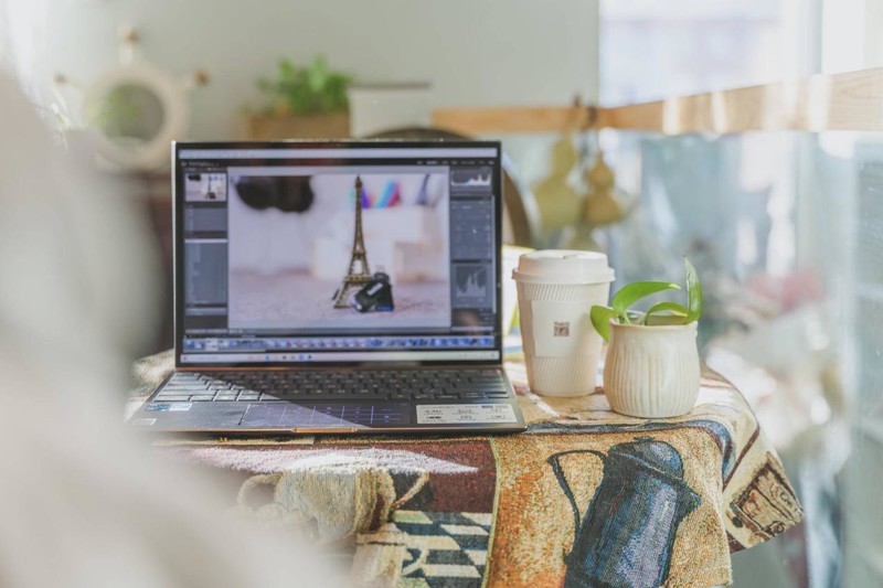 一份朴实无华的EVO认证笔记本体验分享，角度中立那种