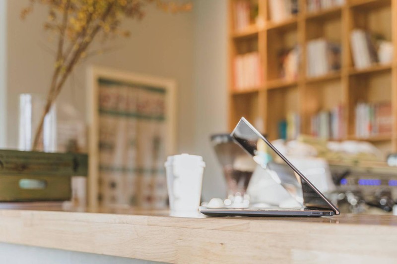 一份朴实无华的EVO认证笔记本体验分享，角度中立那种