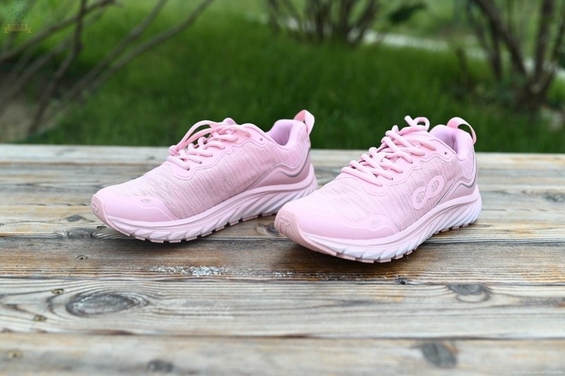 减震透气的清爽跑鞋，让跑步更轻松，咕咚10K悦弹体验