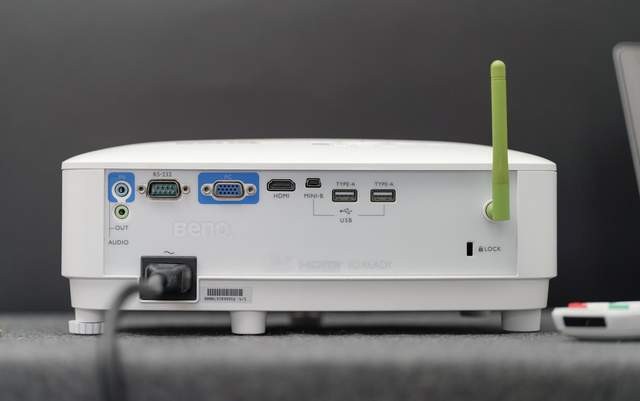 明基E580智能投影机：精准触达商务需求，有效推进会议进程