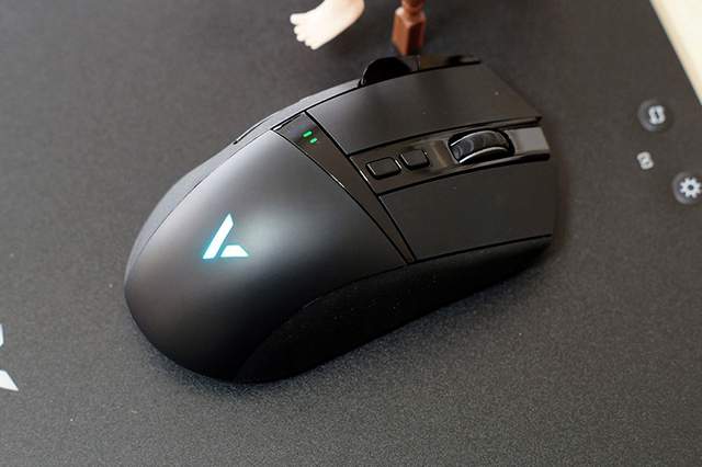 电竞和无线更般配——雷柏V10 RGB鼠标垫兼VT350Q鼠标测评