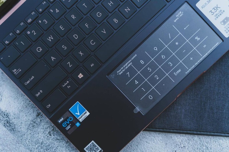 一份朴实无华的EVO认证笔记本体验分享，角度中立那种