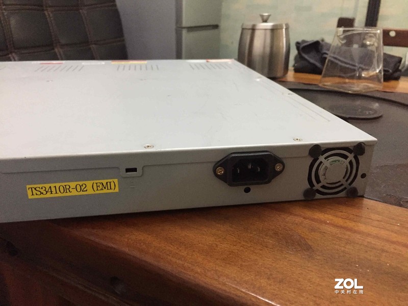 日本BUFFALO巴法络网络存储器，交换机