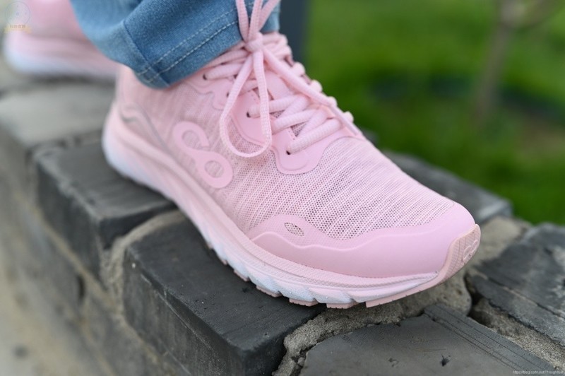 减震透气的清爽跑鞋，让跑步更轻松，咕咚10K悦弹体验