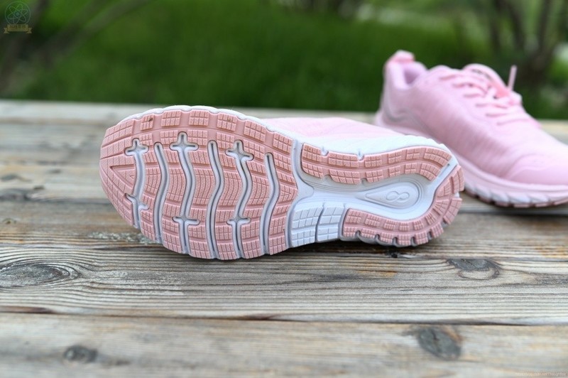 减震透气的清爽跑鞋，让跑步更轻松，咕咚10K悦弹体验